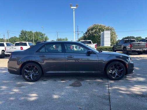 Granite Crystal Metallic Clearcoat 2023 Chrysler 300 Touring