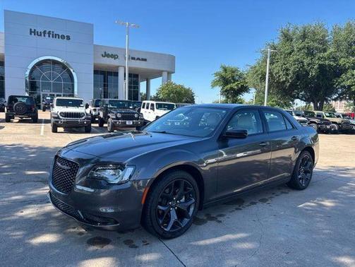 Granite Crystal Metallic Clearcoat 2023 Chrysler 300 Touring