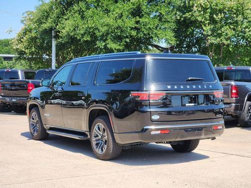 Diamond Black Crystal Pearlcoat 2024 Jeep Wagoneer L Series II 4x2