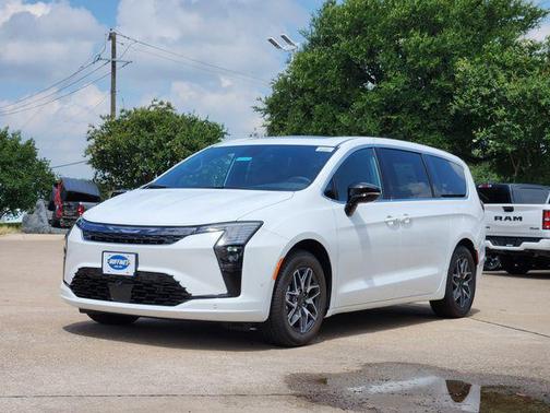Bright White Clearcoat 2027 Chrysler Pacifica Limited