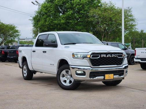 Bright White Clearcoat 2025 RAM 1500 Big Horn/Lone Star