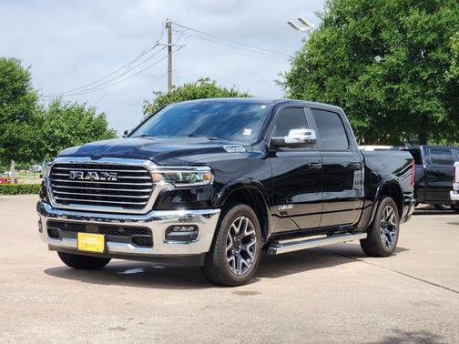Diamond Black Crystal Pearlcoat 2025 RAM 1500 Laramie