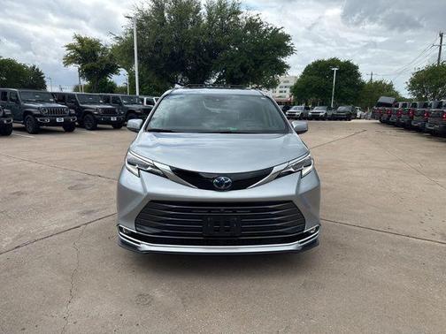 2023 Toyota Sienna Platinum 7 Passenger