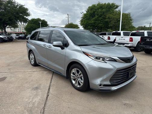 2023 Toyota Sienna Platinum 7 Passenger