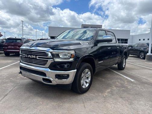 Diamond Black Crystal Pearlcoat 2020 RAM 1500 Laramie