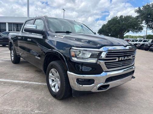 Diamond Black Crystal Pearlcoat 2020 RAM 1500 Laramie