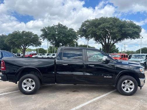 Diamond Black Crystal Pearlcoat 2020 RAM 1500 Laramie