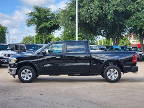 Diamond Black Crystal Pearlcoat 2020 RAM 1500 Laramie