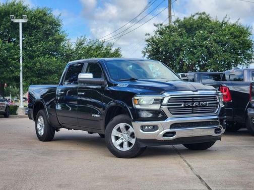 Diamond Black Crystal Pearlcoat 2020 RAM 1500 Laramie
