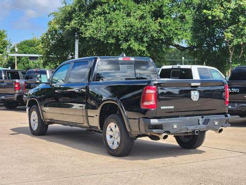 Diamond Black Crystal Pearlcoat 2020 RAM 1500 Laramie
