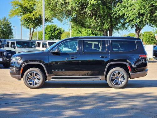 Diamond Black Crystal Pearlcoat 2022 Jeep Wagoneer Series III 4x4