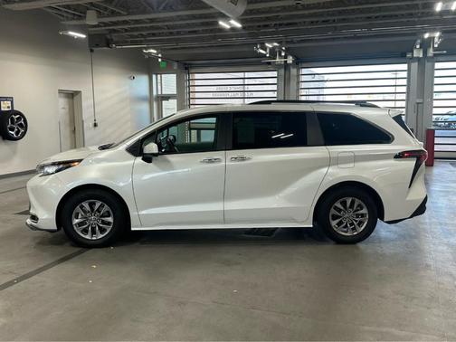 2023 Toyota Sienna XLE