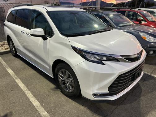 2023 Toyota Sienna XLE