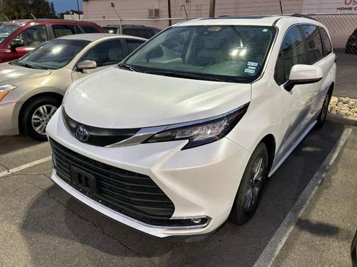 2023 Toyota Sienna XLE