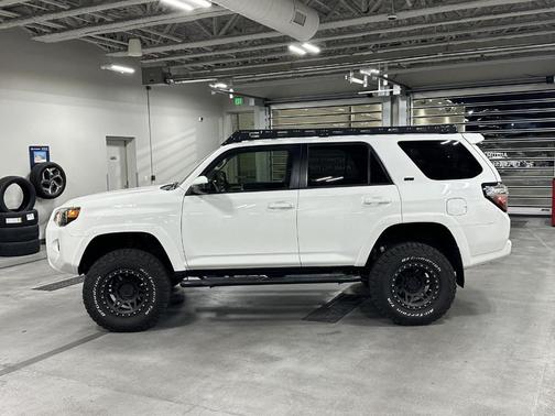 Super White 2016 Toyota 4Runner SR5