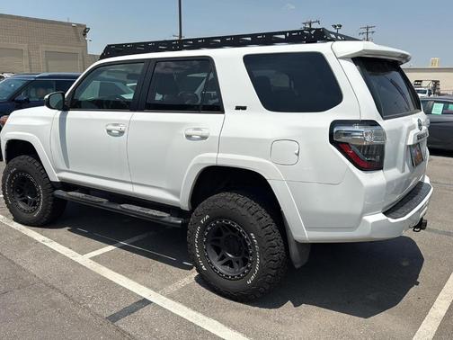 Super White 2016 Toyota 4Runner SR5