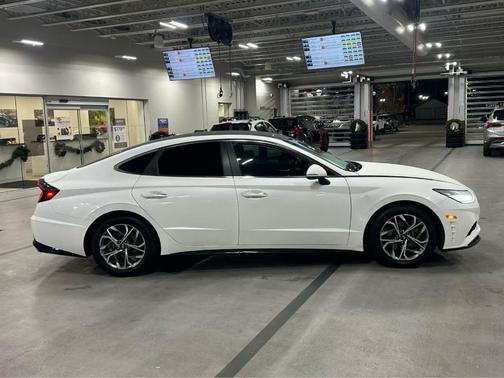 2022 Hyundai SONATA SEL