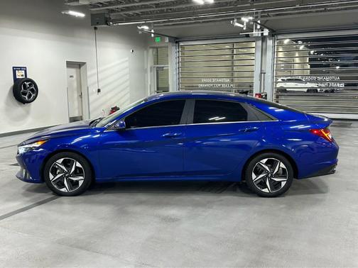 2023 Hyundai ELANTRA Limited