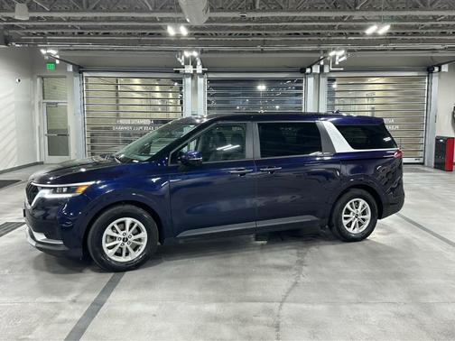 2024 Kia Carnival LX