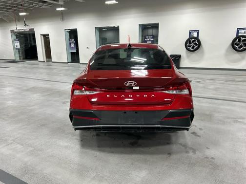 2025 Hyundai ELANTRA HEV Limited