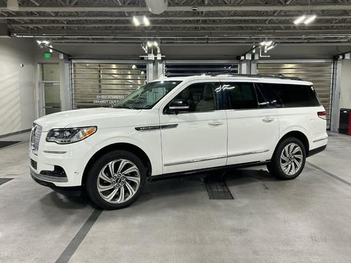 2022 Lincoln Navigator L Reserve