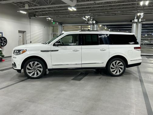 2022 Lincoln Navigator L Reserve