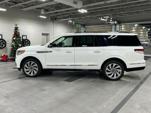 2022 Lincoln Navigator L Reserve