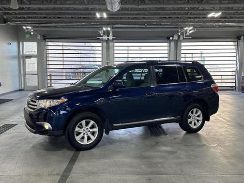Nautical Blue Metallic 2013 Toyota Highlander Base Plus
