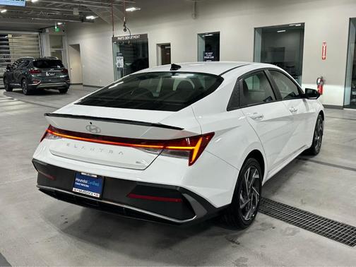 2025 Hyundai ELANTRA HEV SEL