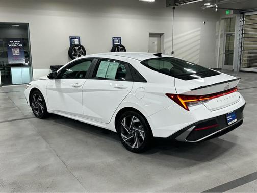 2025 Hyundai ELANTRA HEV SEL