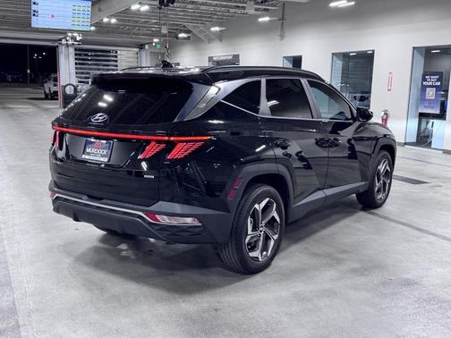 Black Pearl 2024 Hyundai TUCSON SEL