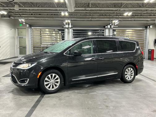 2019 Chrysler Pacifica Touring-L