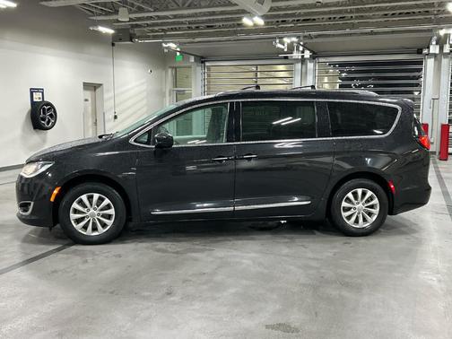 2019 Chrysler Pacifica Touring-L