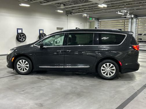 2019 Chrysler Pacifica Touring-L