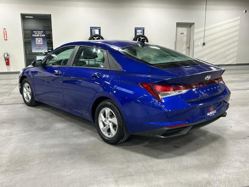 2023 Hyundai ELANTRA SE