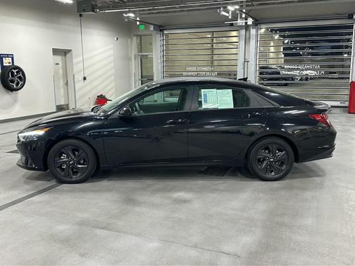 2022 Hyundai ELANTRA SEL