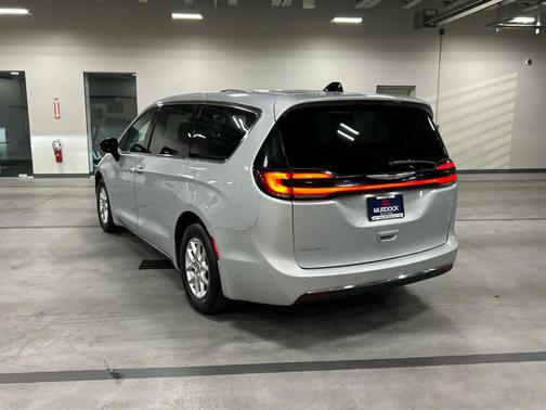 2024 Chrysler Pacifica Touring-L