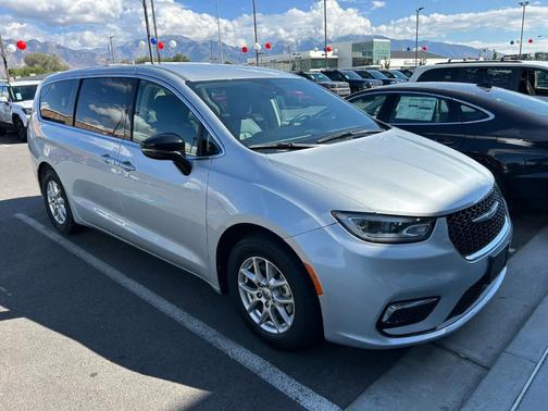 2024 Chrysler Pacifica Touring-L