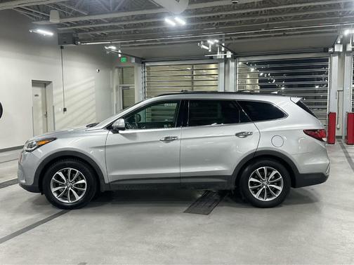2017 Hyundai SANTA FE SE