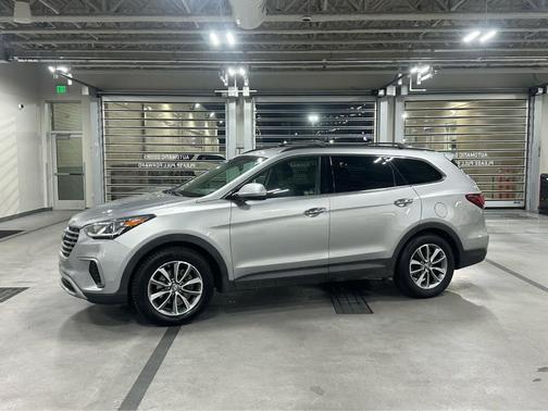 2017 Hyundai SANTA FE SE