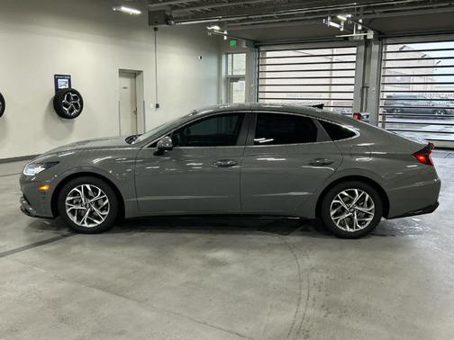 2022 Hyundai SONATA SEL