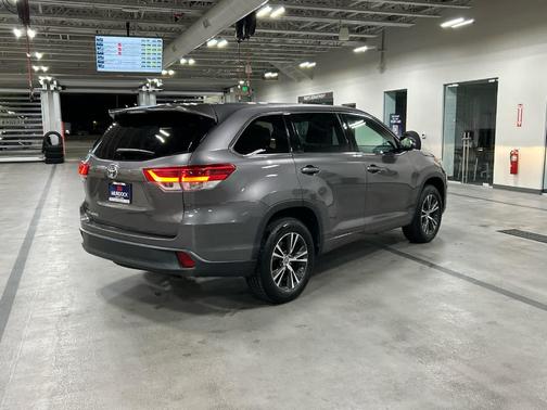 Predawn Gray Mica 2018 Toyota Highlander LE