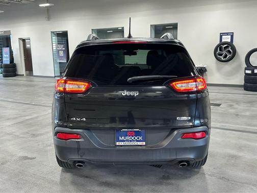 Brilliant Black Crystal Pearlcoat 2014 Jeep Cherokee Latitude