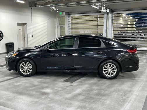 Phantom Black 2019 Hyundai SONATA SE