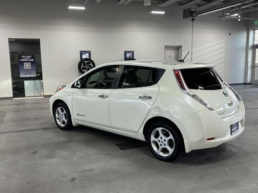Glacier Pearl 2011 Nissan Leaf SL