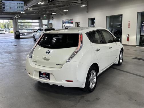 Glacier Pearl 2011 Nissan Leaf SL