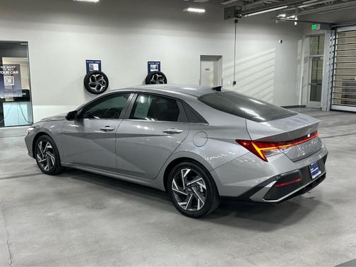2025 Hyundai ELANTRA HEV Limited
