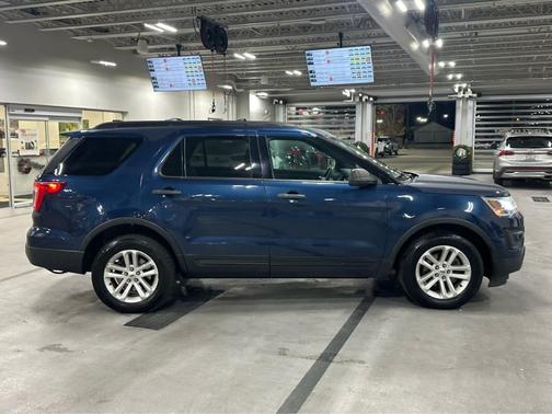 2017 Ford Explorer Base