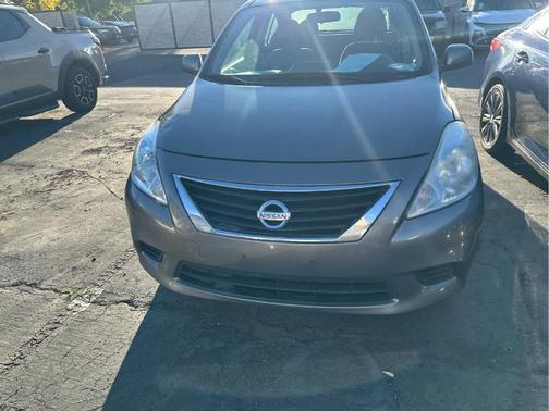 2013 Nissan Versa 1.6 SV