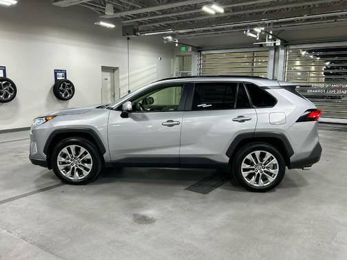 2020 Toyota RAV4 XLE Premium
